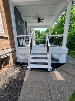 Terrace/patio - Downtown, two bedroom, first floor, pet friendly (Auburn)