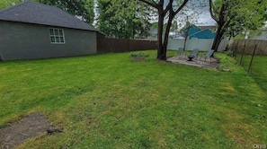 Property grounds - Cottage getaway, pet friendly, fully fenced yard (Auburn)
