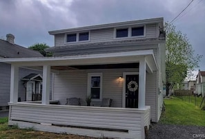 Exterior - Cottage getaway, pet friendly, fully fenced yard (Auburn)