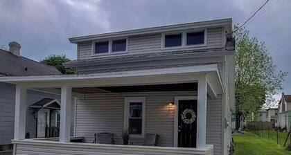 Cottage getaway, pet friendly, fully fenced yard