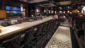 酒吧（店内）