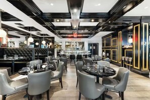 Dining - Newly Updated Bellasera Resort 3 Bd Luxury Condo with Pool, Gym and Restaurants (Naples)