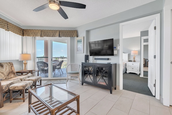 Smart TV, DVD player, books, stereo