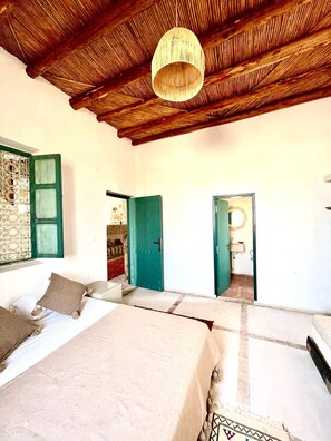 4 bedrooms, bed sheets