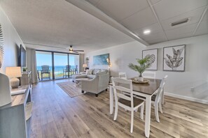 Interior - Edgewater Beach Resort Tower 1-404-1 Bedroom Deluxe (Panama City Beach)