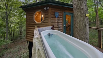 Tina de hidromasaje al aire libre