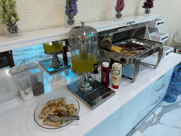 Colazione a buffet inclusa, servita tutte le mattine