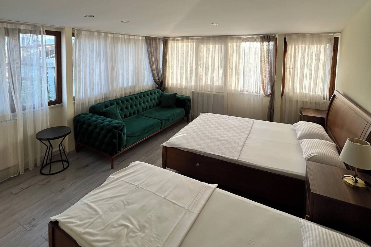 Habitación Deluxe con 2 camas individuales, vista a la ciudad | Wifi gratis 