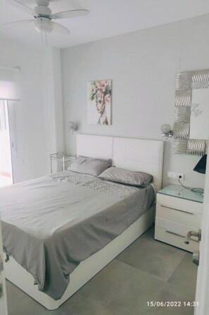 2 bedrooms, iron/ironing board, travel cot, free WiFi