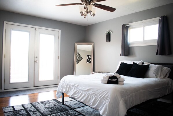 2 室のベッドルーム、デスク、アイロン / アイロン台、WiFi (無料)