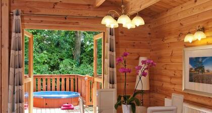 2 bedroom,5 star, award winning log cabin with luxurious hot tub (sleeps 4)