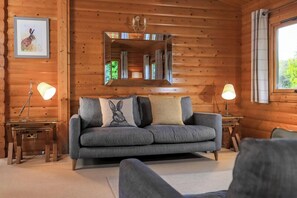 Smart TV, fireplace, stereo - Luxury 3 bedroom Scandinavian Lodge v(sleeps 6) (Winchester)