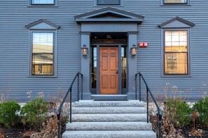Front of property - The Davenport Inn (Portsmouth)