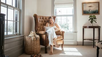 Superior tweepersoonskamer | Luxe beddengoed, pillowtop-bedden, een minibar, een kluis op de kamer