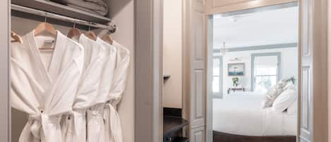 Habitación doble superior | Ropa de cama de alta calidad, camas con pillow-top y minibar