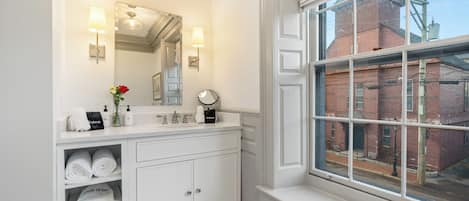 Superior Double Room | Bathroom | Rainfall showerhead, hair dryer, bathrobes, towels