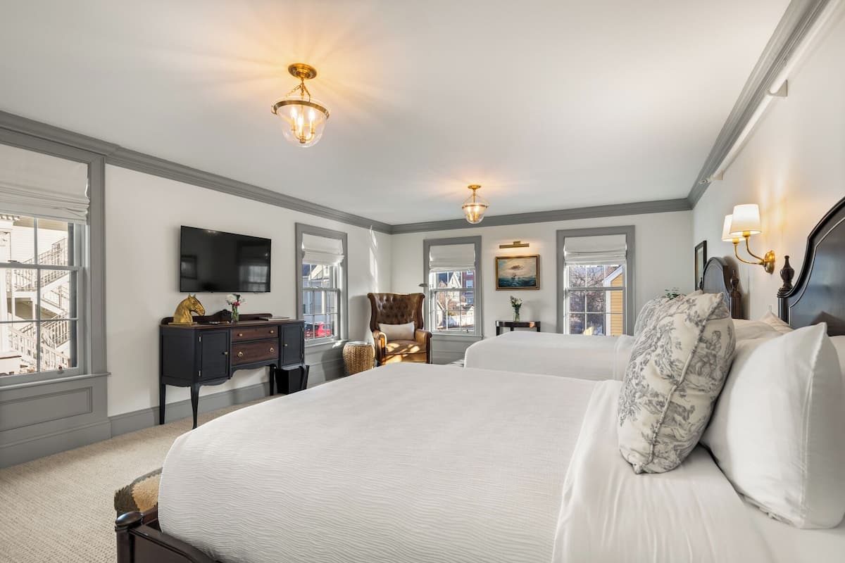 Premium bedding, pillow-top beds, minibar, in-room safe