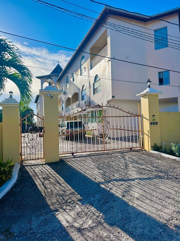 Exterior - Near Ocho Rios/AC/Hot Water/Quiet/1 Bed/12A (Tower Isle)