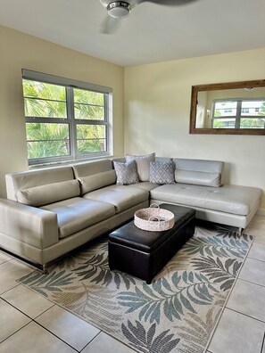 Smart TV - Your Perfect Pompano Beach Getaway – 4 Minutes to the Sand! (Pompano Beach)