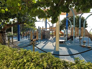 Children's area - Your Perfect Pompano Beach Getaway – 4 Minutes to the Sand! (Pompano Beach)
