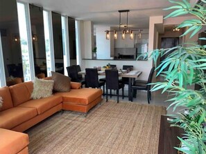 Interior - 7B - Style! Spacious and Cool! 4BR (Panamá)