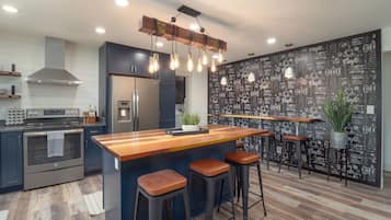 Micro-ondas, fogão, cooktop, lava-louças