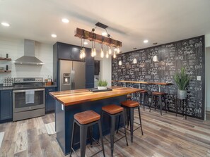 Microondas, horno, parrilla de estufa y lavavajillas 