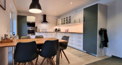 Heidezauber: Moderne Ferienwohnung mit Terrasse und Kamin