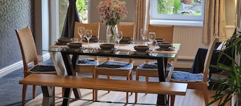 4 bed charming, Family-friendly cottage, built in 1694