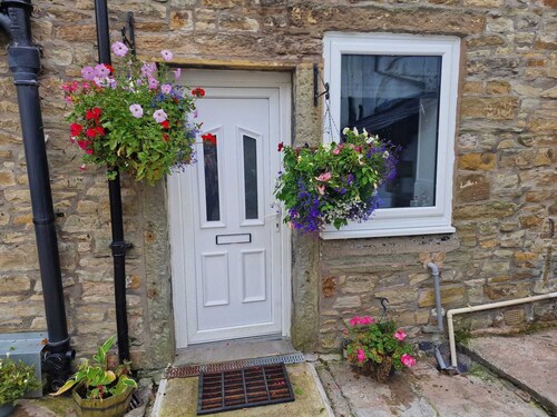 4 bed charming, Family-friendly cottage, built in 1694