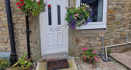 4 bed charming, Family-friendly cottage, built in 1694