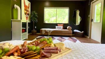 2 bedrooms, desk, travel crib, free WiFi