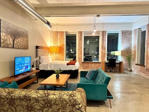 2 habitaciones, tabla de planchar con plancha y cuna de viaje 