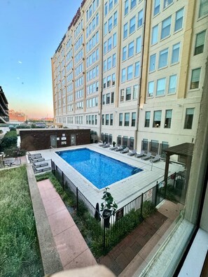 Pool - Earthy Style 2 BR | 3 Beds | 2 Bath | Free Valet Parking (Dallas)