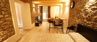 LOFT Sofia a few meters from the sea 010037-LT-0629