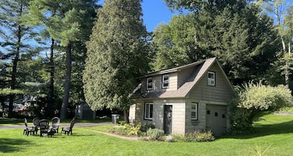 Looking for a getaway? This is the perfect cottage for you. Pet friendly!