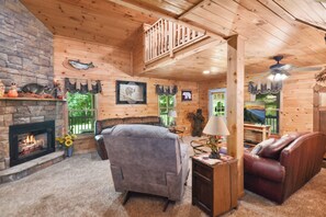 Smart TV, chimenea, tenis de mesa y estéreo 