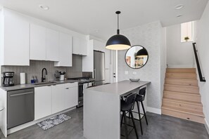 Fridge, microwave, oven, stovetop - Centrally located, modern Seattle townhome breathtaking SpaceNeedle views! (Seattle)