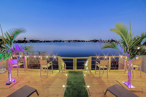 Property grounds - Lakefront House with Spa Tub - 10 mins to Airport (Fort Lauderdale)