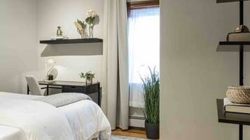 2 slaapkamers, een bureau, een strijkplank/strijkijzer, gratis wifi