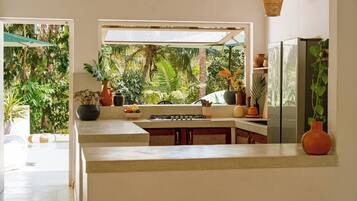 Fridge, stovetop, coffee/tea maker, electric kettle