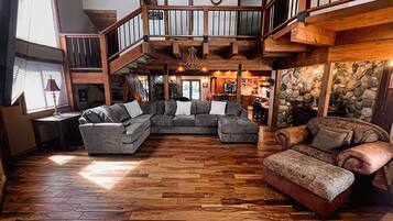 Fernseher, Kamin, Stereoanlage