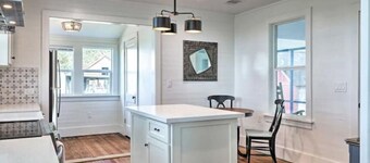 Farmhouse+5 acres.Close to town but still country!