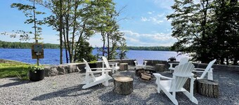 On The Point-Panoramic Waterfront Cottage Rental