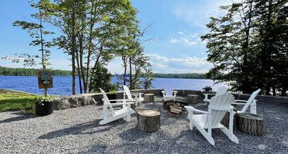 On The Point-Panoramic Waterfront Cottage Rental
