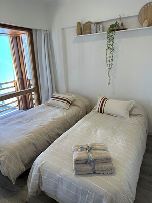 2 bedrooms, bed sheets