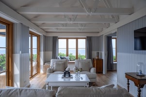 Suíte com design assinado, terraço, vista para o oceano | Roupas de cama premium, Wi-Fi de cortesia, roupa de cama