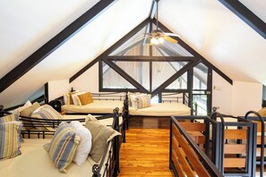 5 habitaciones, caja de seguridad en la habitación y cuna de viaje 