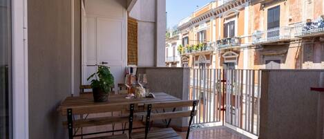 屋外ダイニングエリア