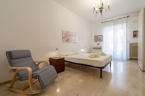 1 chambre, fer et planche Ă repasser, Wi-Fi, draps fournis